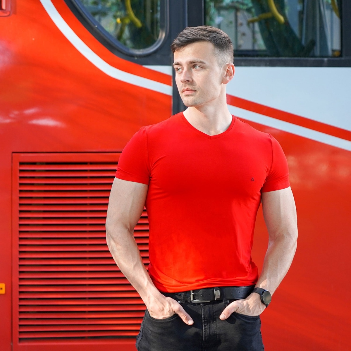 Czerwony V-neck Roter
