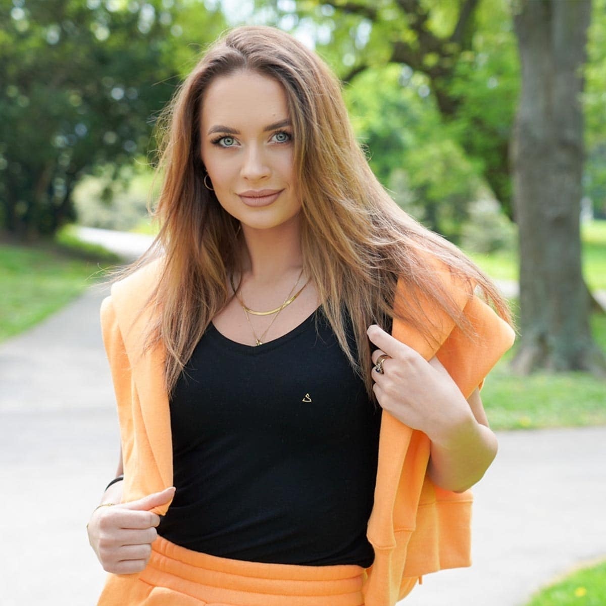 Czarny v-neck Nora Czarny v-neck Nora